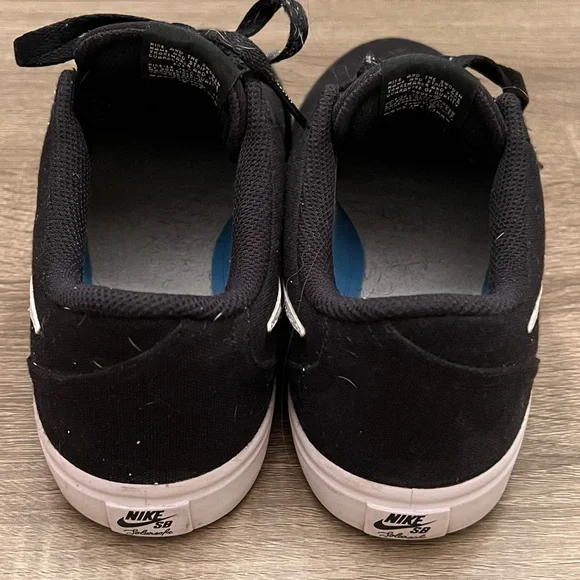 Nike Black court shoes, size 10 - Picture 3 of 6